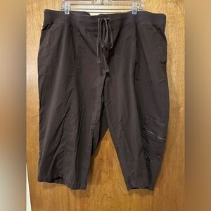 Catherine’s womens brown capri pants size 3X
